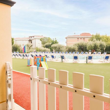 Giardino Dei Colori 111 Residence Pool&Fitness ตอสโกลาโน มาแดร์โน ภายนอก รูปภาพ
